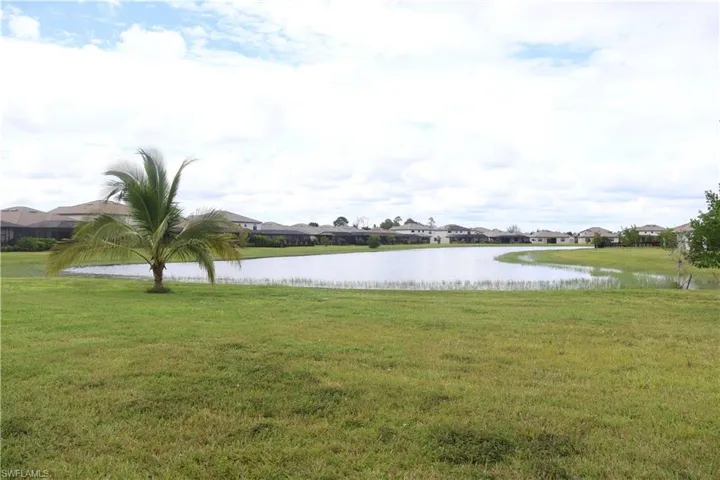 Lake view from screened lanain