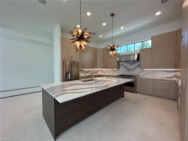 Gourmet size kitchen with an island