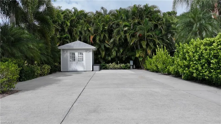 10070 Parkwood Dr, Fort Myers, Florida 33905