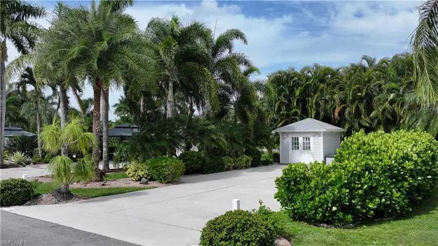 10070 Parkwood Dr, Fort Myers, Florida 33905