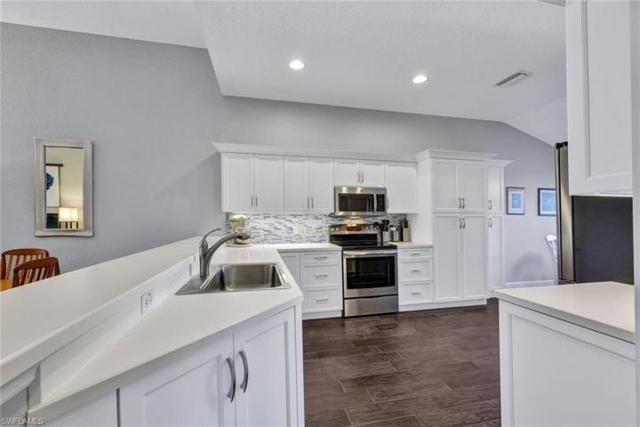 5893 NORTHRIDGE DR, NAPLES FL 34110