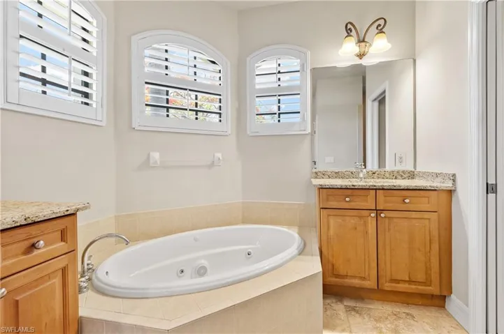 Soaker tub