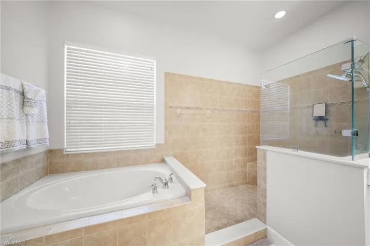 9137 Quartz Ln, Naples, Florida 34120