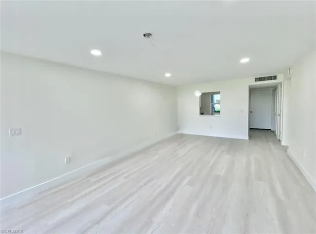 Living Room/Dining Area