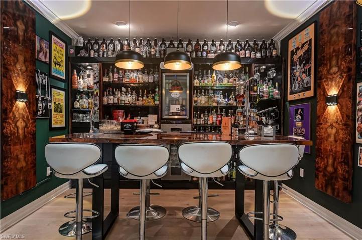 Den/Bar