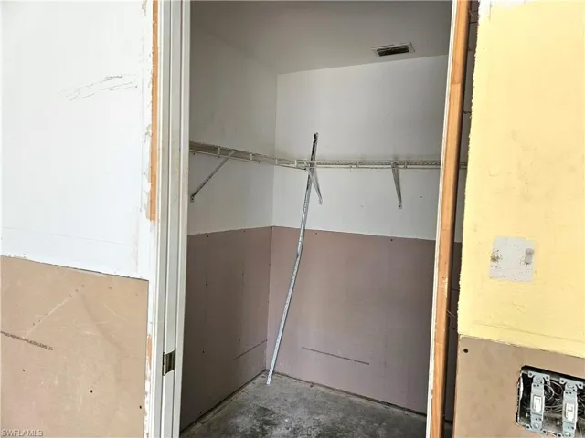 walk in closet