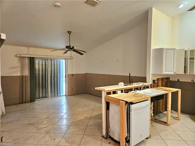 Vaulted ceiling, ceiling fan & recessed lighting