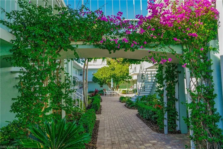 603  12th S AVE, Naples, FL 34102