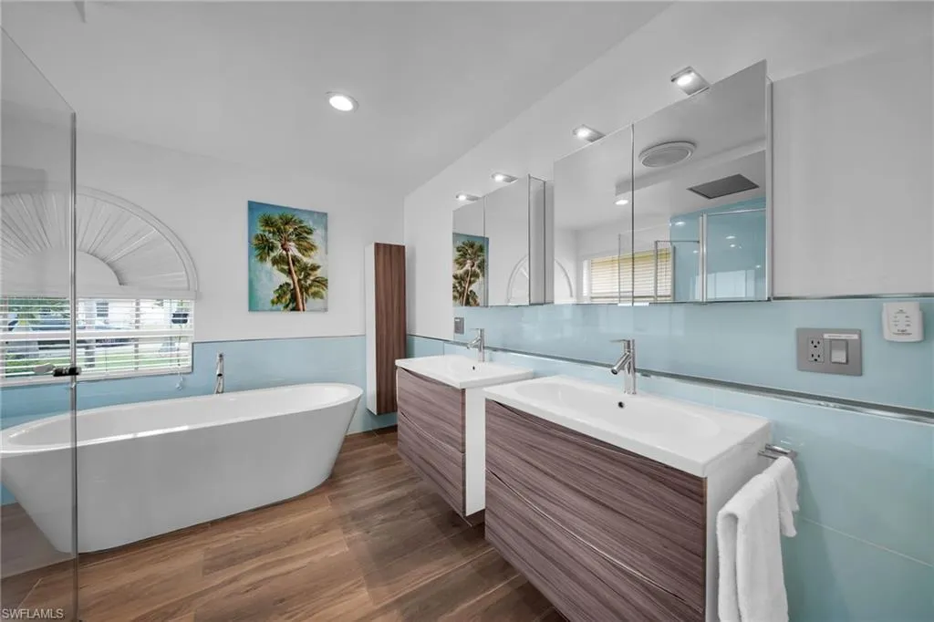 214 Ne 23rd Ave, Cape Coral, Florida 33909, 3 Bedrooms Bedrooms, ,2 BathroomsBathrooms,Residential,For Sale,23rd,225051193