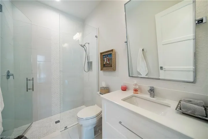 2nd floor Full Bathroom