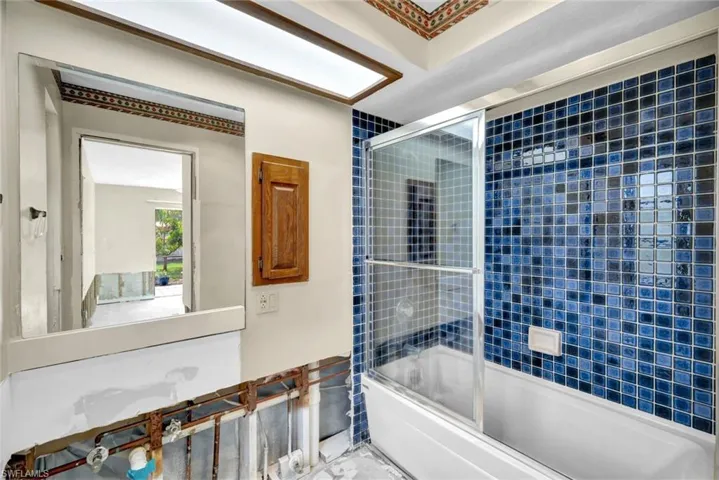 Third bedroom ensuite bathroom.