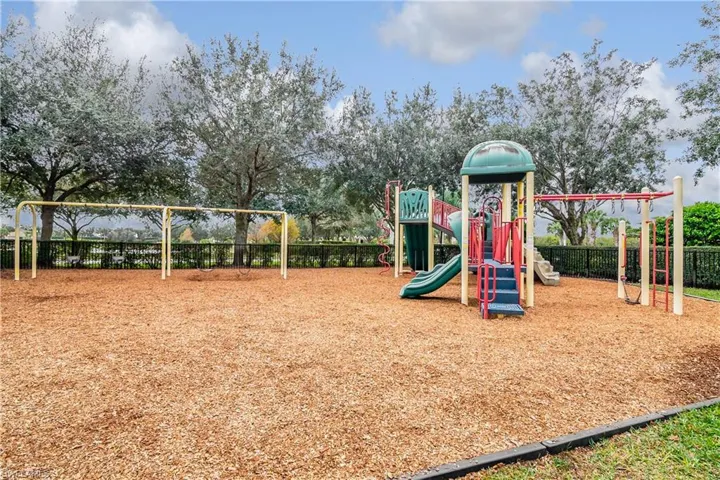 2754 Citrus St, Naples, Florida 34120