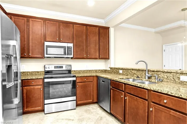 2754  Citrus  ST, Naples, FL 34120