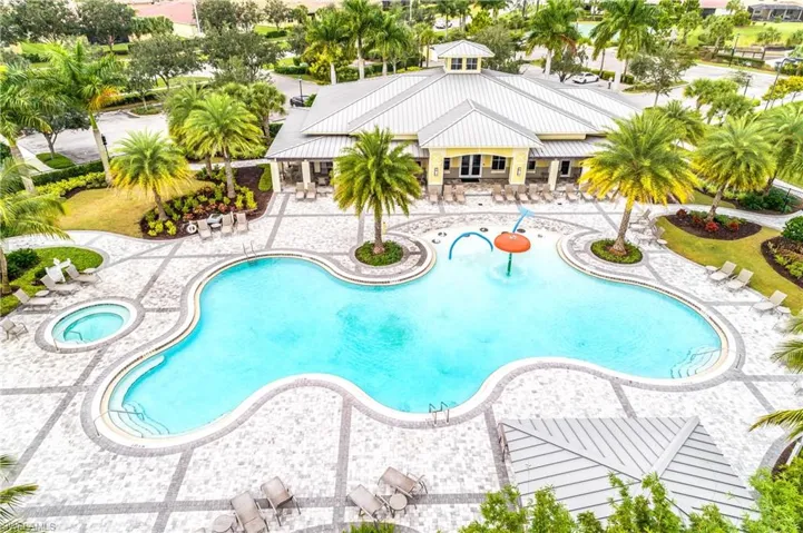 2754  Citrus  ST, Naples, FL 34120