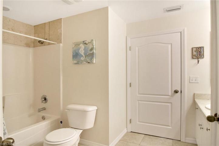 jack n jill guest bathroom