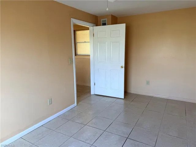 3814 SE 3rd  PL, Cape Coral, FL 33904