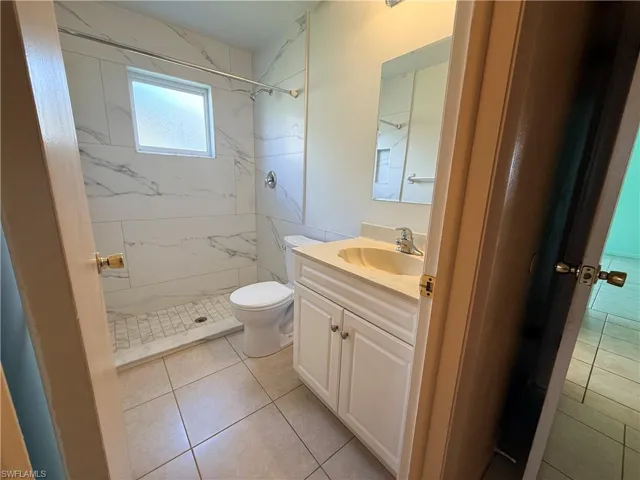 3814 SE 3rd  PL, Cape Coral, FL 33904