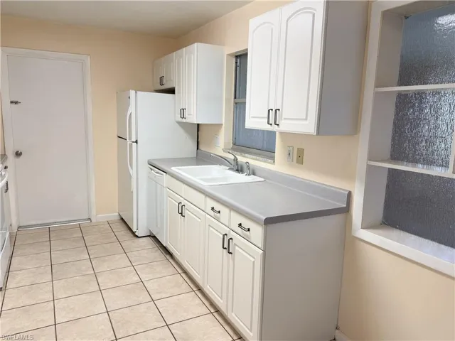 3814 SE 3rd  PL, Cape Coral, FL 33904