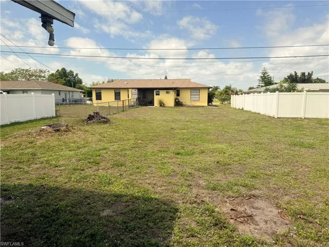 3814 SE 3rd  PL, Cape Coral, FL 33904