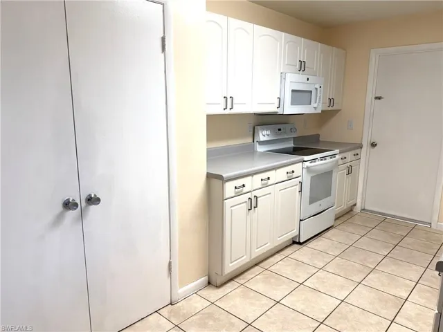 3814 SE 3rd  PL, Cape Coral, FL 33904