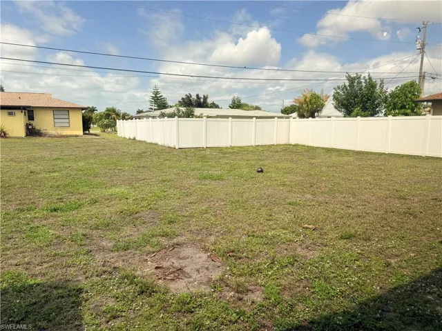 3814 SE 3rd  PL, Cape Coral, FL 33904