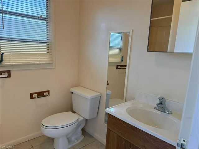 3814 SE 3rd  PL, Cape Coral, FL 33904