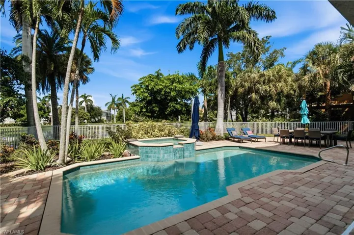 207 San Mateo Dr, Bonita Springs, Florida 34134