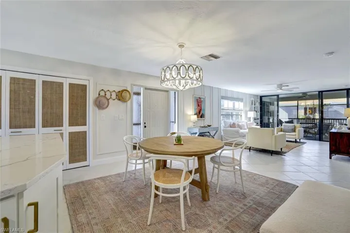 Dining Room Ready to Host Cozy Dinners or Fablous Parties!
