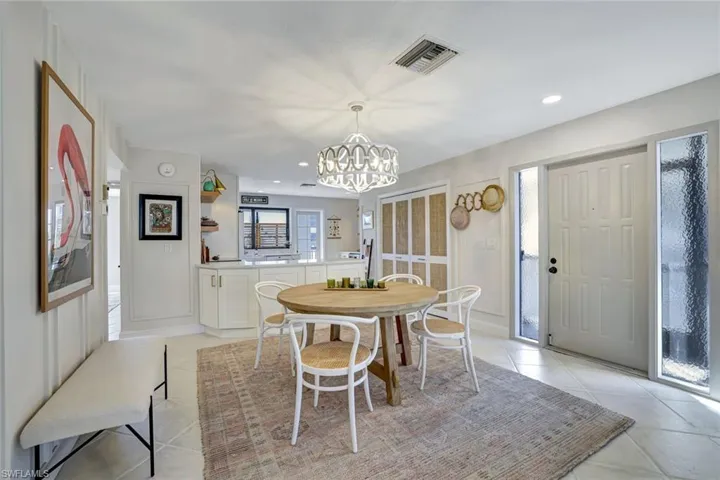 Dining Room Ready to Host Cozy Dinners or Fablous Parties!