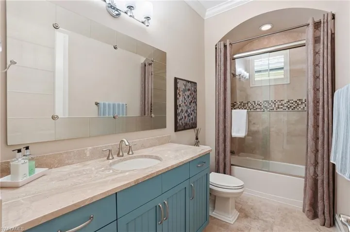 6453  Costa  CIR, Naples, FL 34113