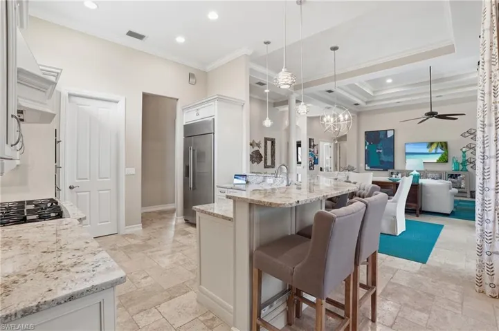 6453  Costa  CIR, Naples, FL 34113