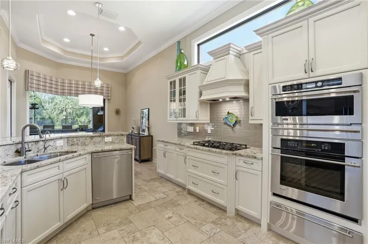 6453  Costa  CIR, Naples, FL 34113