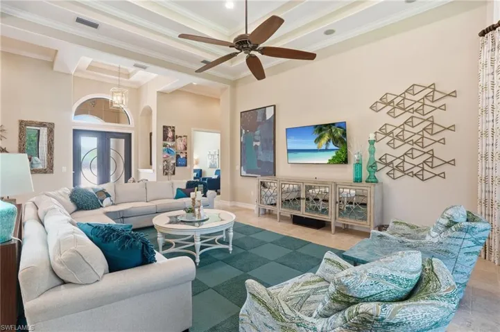 6453  Costa  CIR, Naples, FL 34113