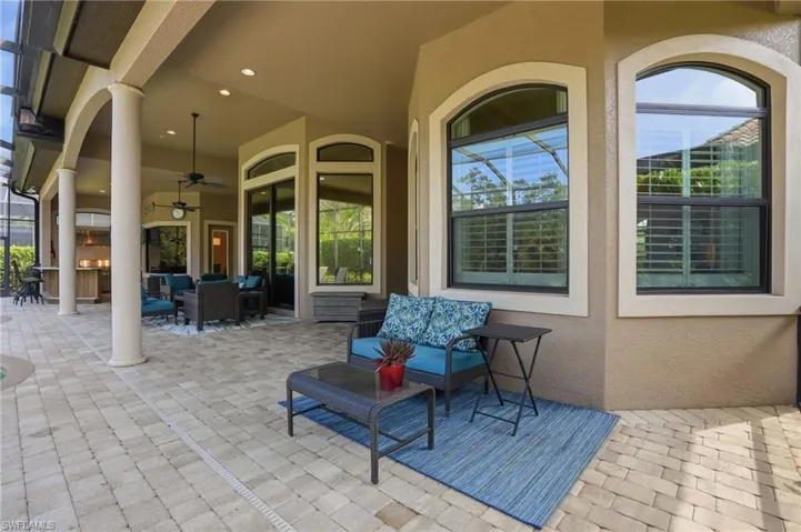 6453  Costa  CIR, Naples, FL 34113