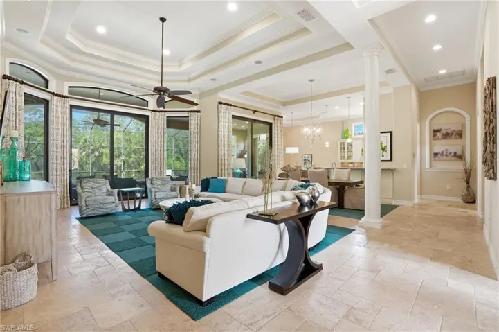 6453  Costa  CIR, Naples, FL 34113