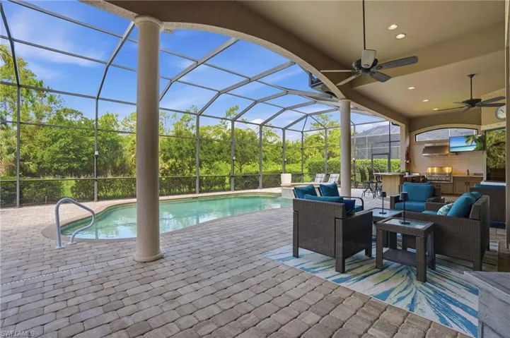 6453  Costa  CIR, Naples, FL 34113