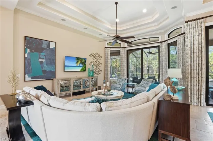6453  Costa  CIR, Naples, FL 34113