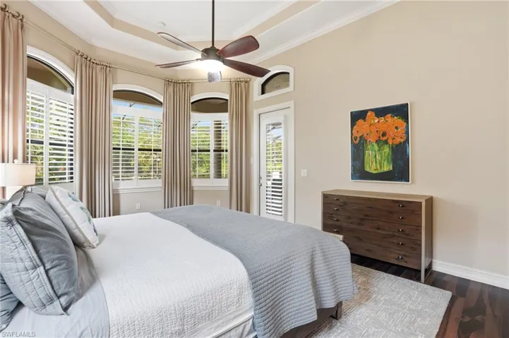 6453  Costa  CIR, Naples, FL 34113