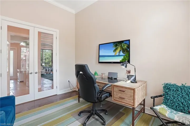 6453  Costa  CIR, Naples, FL 34113