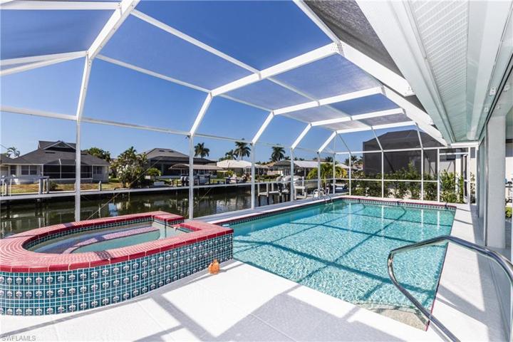 Extra large Pool/Spa