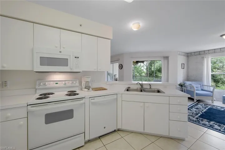 15505  Cedarwood  LN, Naples, FL 34110