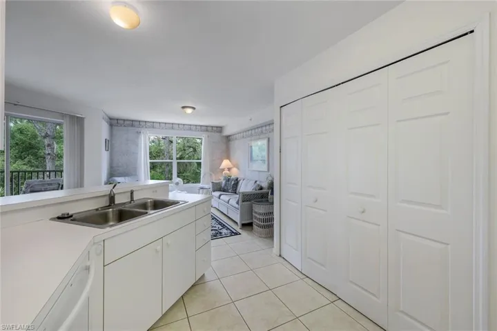 15505  Cedarwood  LN, Naples, FL 34110