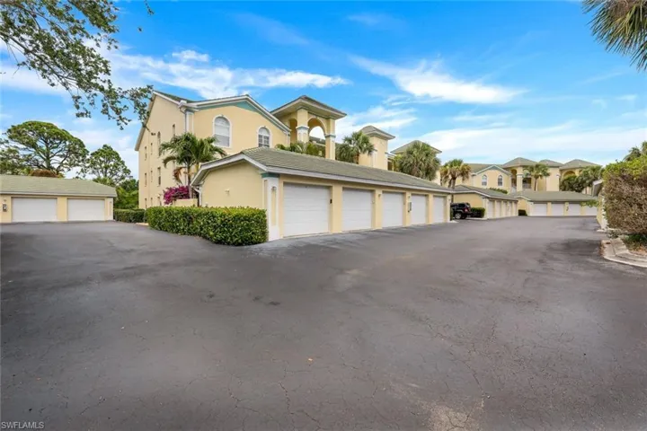 15505  Cedarwood  LN, Naples, FL 34110