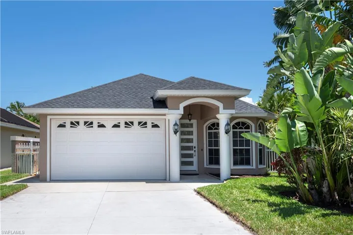823  96th N AVE, Naples, FL 34108