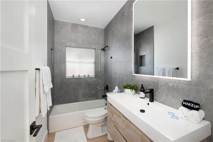 823  96th N AVE, Naples, FL 34108