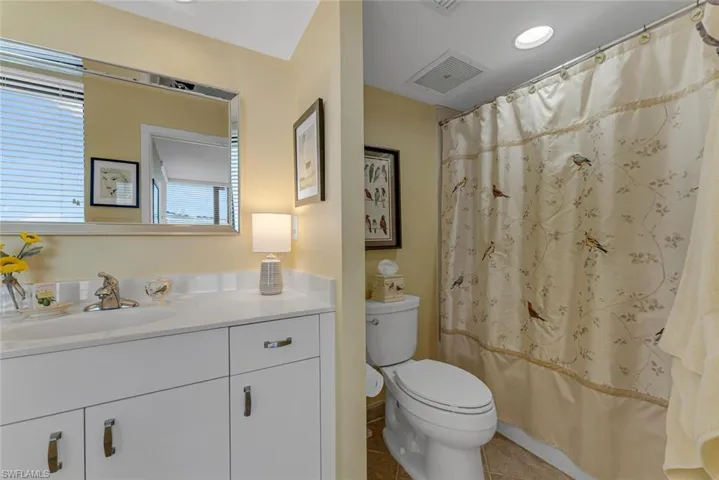 Enuite Guest Bathroom Tub/Shower