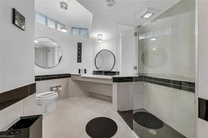 Full Bathroom In The Heron's Fitness Room