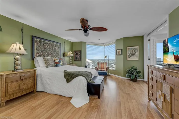 Primary Bedroom & Sitting Area