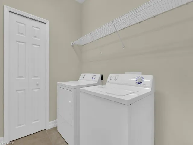 Interior laundry w/ storage closet