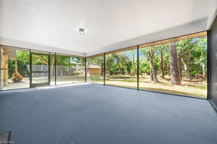 Spacious outdoor lanai patio.